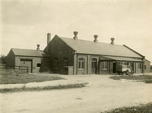 Bettys Bakery opens, 1922